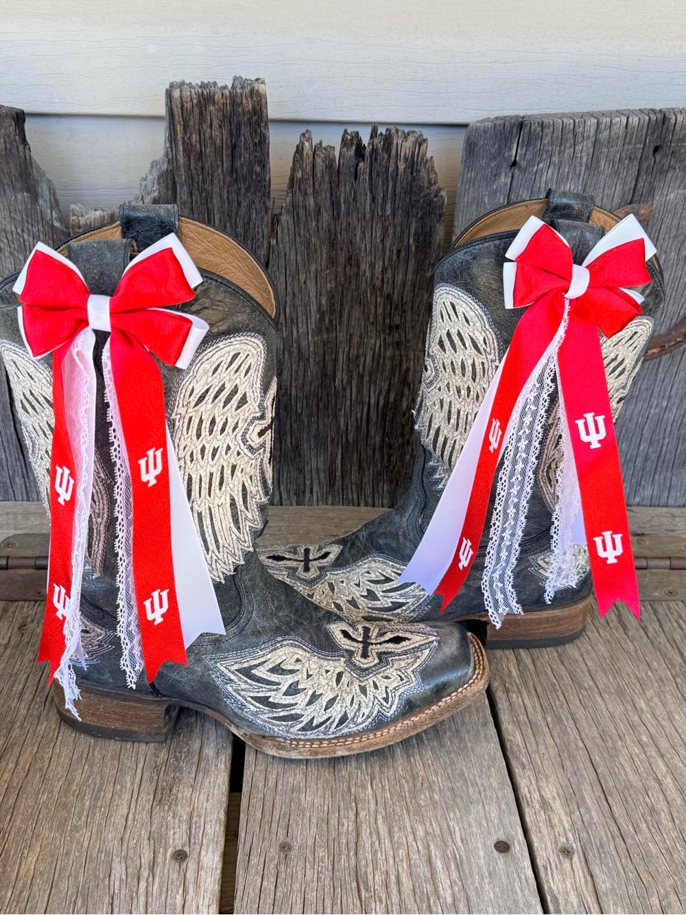 Red & White I U Indiana game day boot bows.